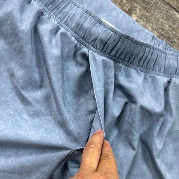 Lululemon Athletica Men Athletic Shorts Lightweight Performance, Medium